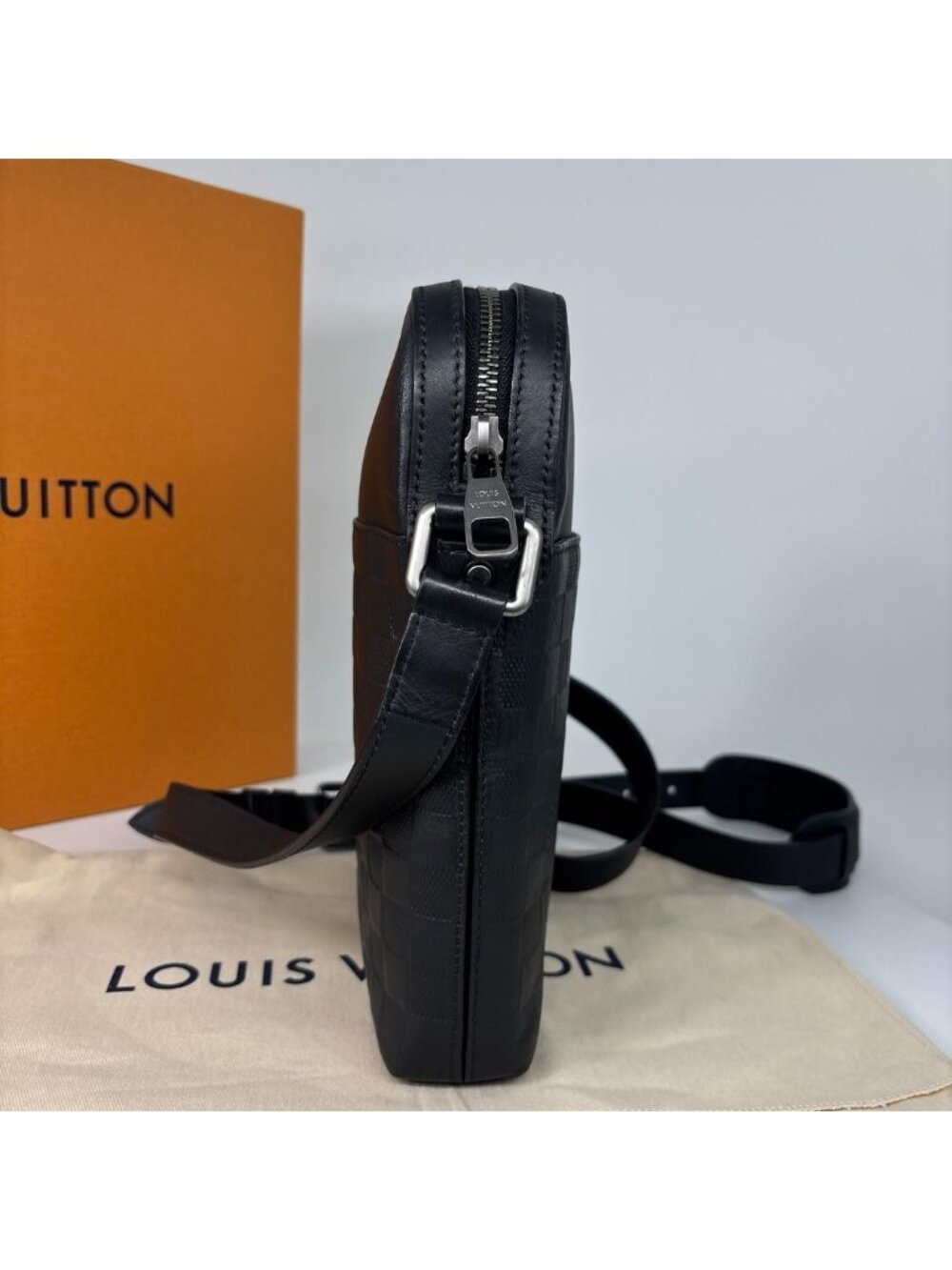 Louis Vuitton Super Damier Infini Pochette Shoulder Bag - Picture 4 of 15